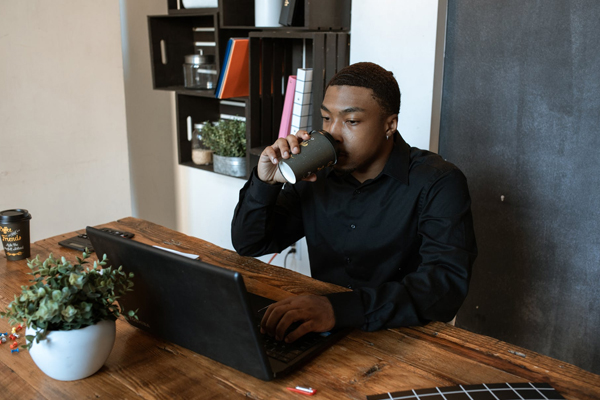 阿里巴巴新开店铺有流量扶持吗？如何提升流量？