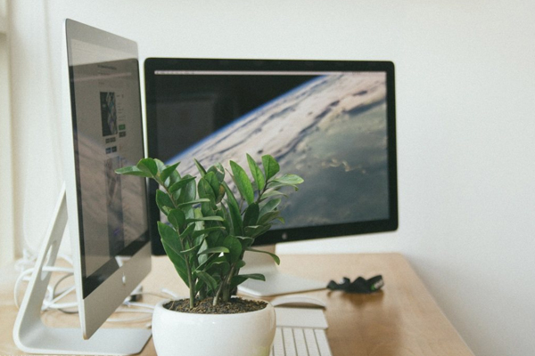 50岁做淘宝客服有人要吗？内向不爱说话能做吗？