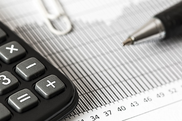 2023年天猫服饰早春上新现货商品价格要求是什么？