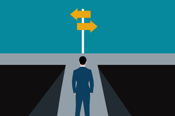 2023年天猫服饰上新周的现货商品价格要求是什么？