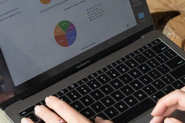 网上卖货怎么操作？卖什么产品比较挣钱？