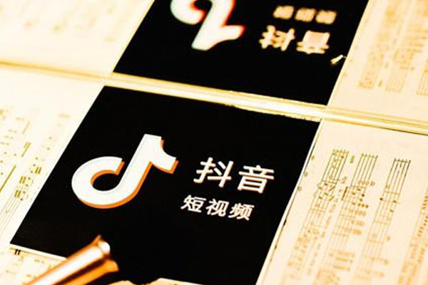 抖音100w粉丝一个月收入多少钱？抖音上发的电视剧片段能赚钱吗？