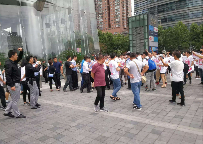 拼多多商家怎么维权？大量商家上门维权