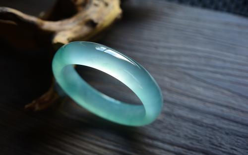 淘宝直播卖的翡翠是真的吗？这种方式有哪些弊端？