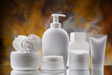 淘宝开店卖化妆品需要什么材料？这类店铺怎么操作？